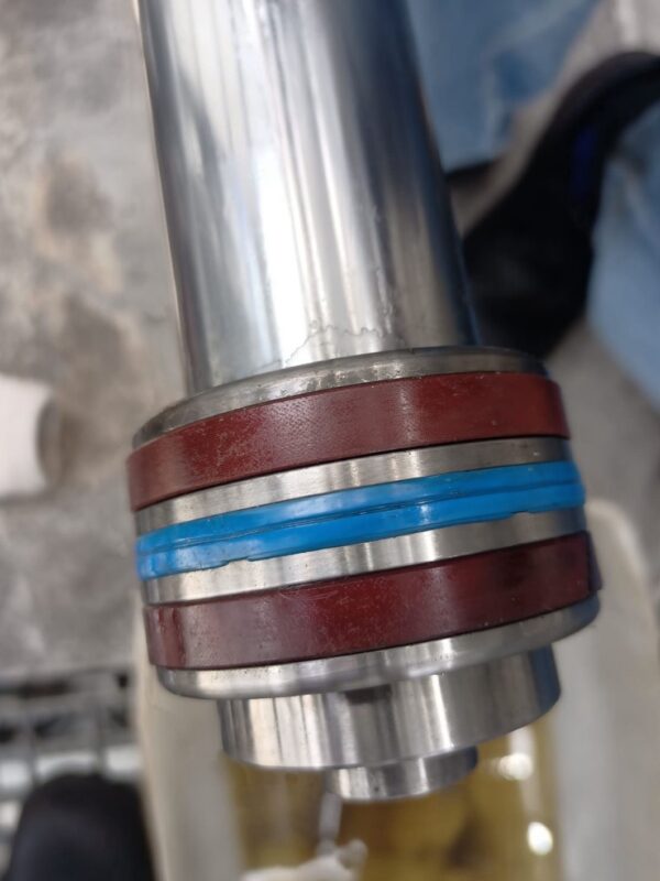 Ageing Seal Repair of Hydraulic Cylinder