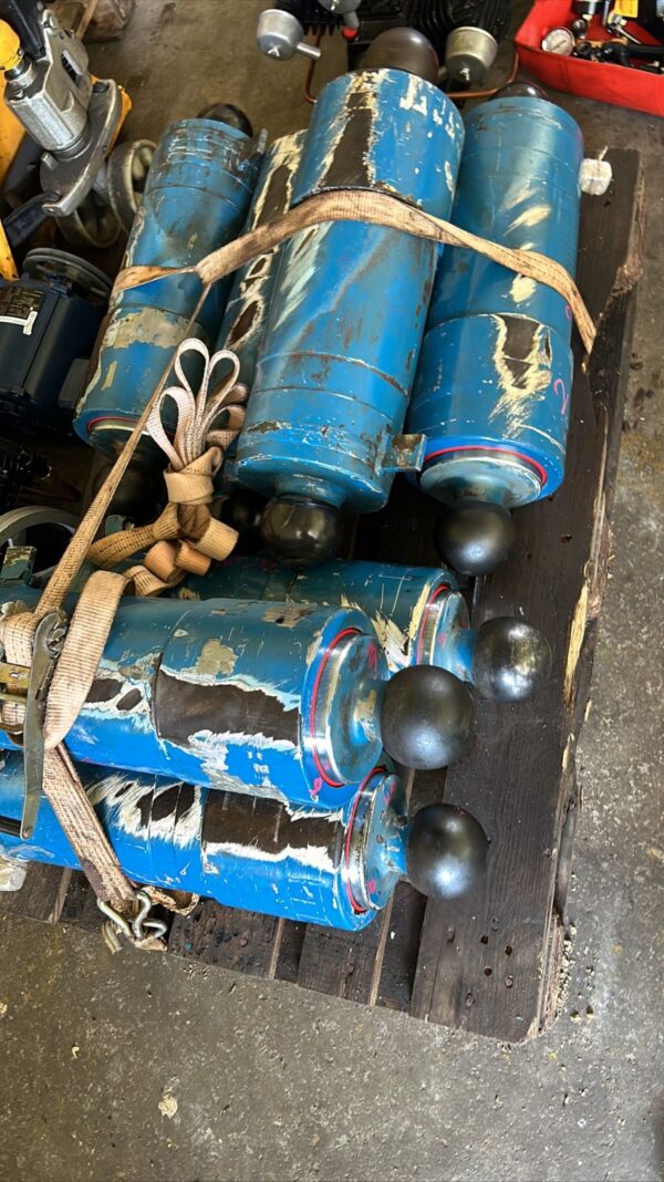 Hydraulic Cylinder Resealing & Testing - Image 2