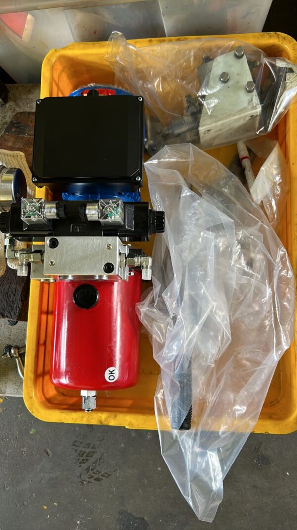Refurbished Cylinders with New Seals & Mini Power Unit - Image 2