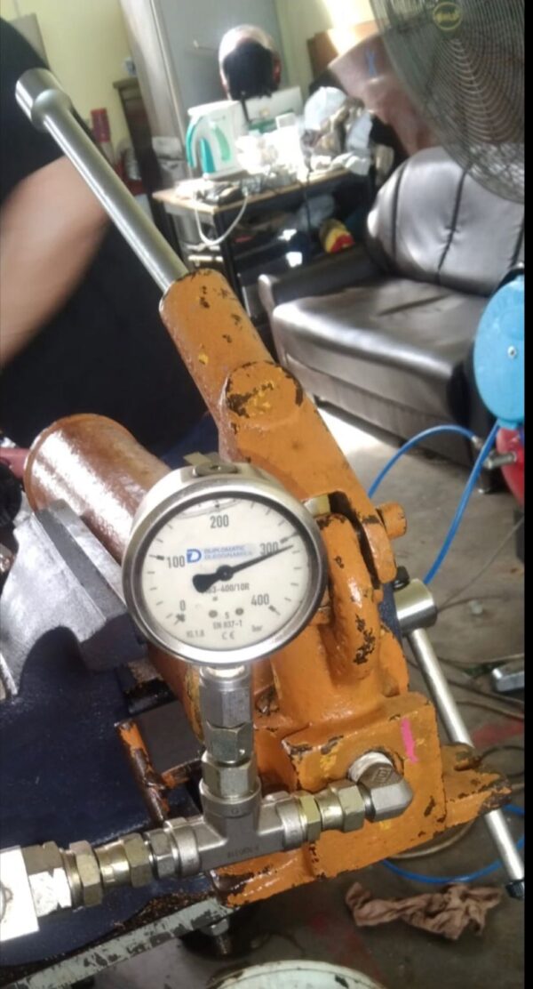 Hydraulic Hose & Pressure Gauge Replacement - Image 5