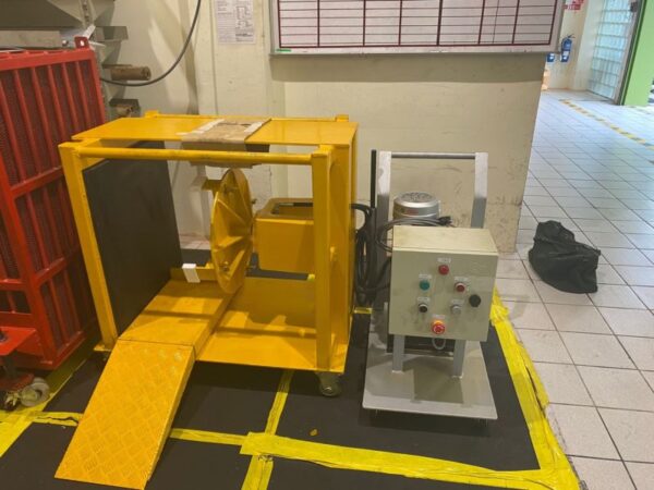 Tire Breaker with Hydraulic Power Unit